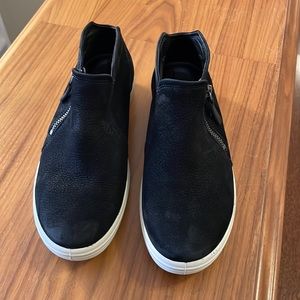 Ecco Soft suede bootie in Black. Size US 8-8.5. EU 39.